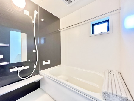 @Q`Bath Room` J̓̂ɂ劈ȗ@tI~J̋G߂AH̒JȂǁAOɐ󕨂ȂɂAVCCCɂ󕨂Ƃł܂B  
