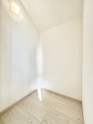 ̑@Q`Walk-in Closet`@̗mĂVɂȂɂEH[NCN[[bgBmȊOɂAigȂƓdX[cP[XAXgbNiȂǉłЕtԂłB