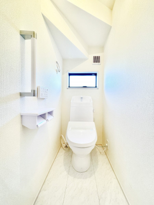 gC@`Toilet`@YEXbLEKȃEHVbgtgCł낰ԂłB1A2KɃgCXy[XǏ薾邭AKԂƂȂĂ܂gꏊ炱̔złI