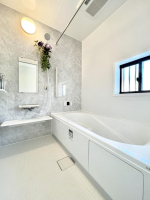 @Q`Bath Room`@t̃oX[Bz˂ޖ邢́A̓CǂgłB܂A@Ă܂BCǍDłB  