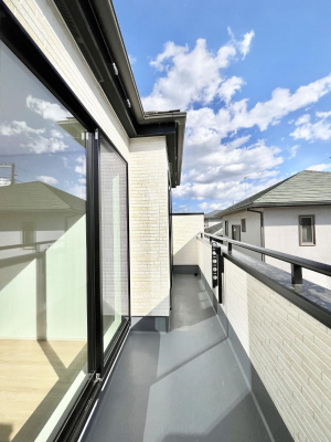 oRj[@Q`Balcony`@̃oRj[̑Oɂ͉_ȊOɑzՂ̂܂B󕨂₷A薾邭ĈĂ܂BƑS̐󕨂CɊ܂B