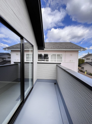 oRj[@`Balcony`  oRj[͉z݁Azc󕨂C悭Ƃł܂B  g₷JIȃoRj[łzՂ~蒍AoRj[tZ܂B  
