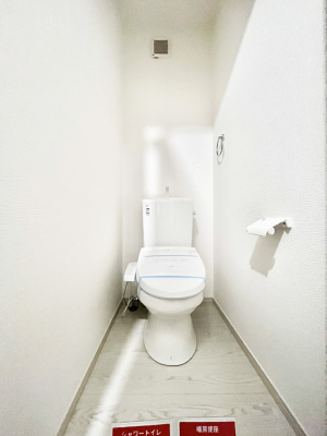 gC@`Toilet`@YEXbLEKȃEHVbgtgCł낰ԂłBgC͖g킴𓾂Ȃ́BۂłˁBgC2̂Œ̍Gɕ֗łI