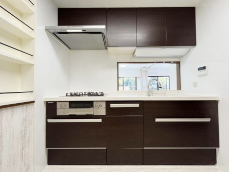 Lb`@`Kitchen`@beރrOAȂLb`BƂ́Ał͂ȂA炵AKɂꏊBΊ̖A炬̓X̂߂ɁAŐV̐ݔEdl̗pB