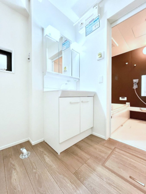 ̑@`Dressing Room`@ÂȂ肪Ȑʏƍ̌ƊC\Ȃ̂ŋC悭g܂BOʋ^Cv̐ʑ͋[ŎU炩肪ȐʏXbL