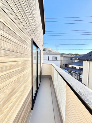 oRj[@`Balcony`@̃oRj[̑Oɂ͉_ȊOɑzՂ̂܂B󕨂₷A薾邭ĈĂ܂Bg₷JIȃoRj[ł
