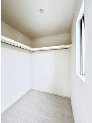 ̑@P`Walk-in Closet`@̗mĂVɂȂɂEH[NCN[[bgBmȊOɂAigȂƓdX[cP[XAXgbNiȂǉłЕtԂłB