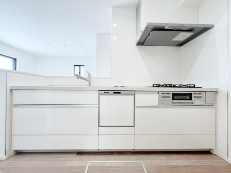 Lb`@`Kitchen`@beރrOAȂLb`BƂ́Ał͂ȂA炵AKɂꏊBΊ̖A炬̓X̂߂ɁAŐV̐ݔEdl̗pB