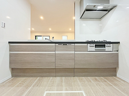 Lb`@`Kitchen`@beރrOAȂLb`BƂ́Ał͂ȂA炵AKɂꏊBΊ̖A炬̓X̂߂ɁAŐV̐ݔEdl̗pB