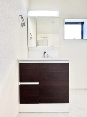 ʑEʏ@2`Dressing Room`@ÂȂ肪Ȑʏƍ̌ƊC\Ȃ̂ŋC悭g܂BOʋ^Cv̐ʑ͋[ŎU炩肪ȐʏXbL