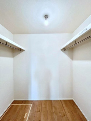 ̑@`Walk-in Closet`@KvȂ̂R[fBl[gꗗĊmFłAgxx⏀ZԂōςރEH[NCN[[bgݒu܂BƂ̒Ƃ֗Ȏ[Xy[XłB