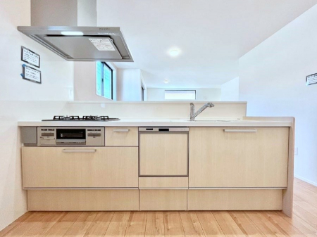 Lb`@`Kitchen`@beރrOAȂLb`BƂ́Ał͂ȂA炵AKɂꏊBΊ̖A炬̓X̂߂ɁAŐV̐ݔEdl̗pB