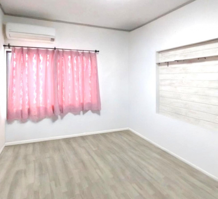 ̑ρ@`Bed Room`@}VƈႢ̂ˌẴbgłBƑƂŎ苷ɊĂZ܂ˌĂł͊evCoV[ۂƂł܂BCGH
