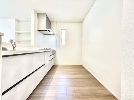 Lb`@Q`Kitchen`@R鑋̂Lb`gꏊ炱Agl܂BƂLb`R[i[͎LȎdオƂȂĂ܂B