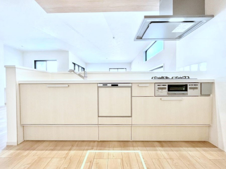 Lb`@`Kitchen`@beރrOAȂLb`BƂ́Ał͂ȂA炵AKɂꏊBΊ̖A炬̓X̂߂ɁAŐV̐ݔEdl̗pB