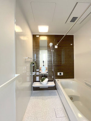 @`Bath Room`@͋C̗ŖɌătbVB@\tĂ̂ŗׂ̐@uŐ􂢏オ󕨂AJ̓VCCɂ邱Ƃ\łB  