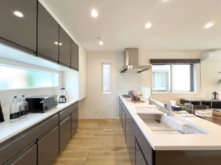 Lb`@`Kitchen`@LĎg₷Lb`ȂƑłɗAЕtԂȂłႢ܂[Ղ肠̂ŁAƐȈۂۂĂ܂B