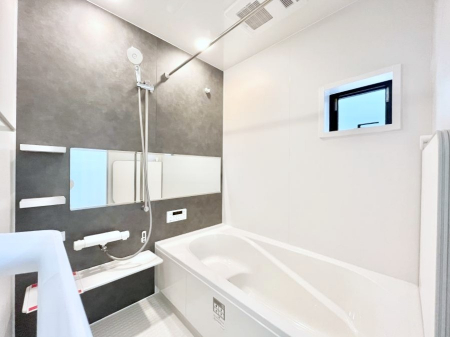 @Q`Bath Room`  ͋C̗ŖɌătbVB  @\tĂ̂Ő􂢏オ󕨂AJ̓VCCɂ邱Ƃ\łB  