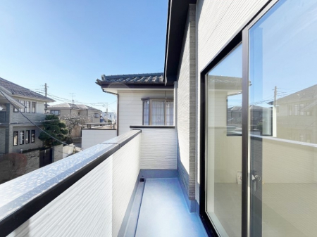 oRj[@`Balcony`  oRj[͉z݁Azc󕨂C悭Ƃł܂B  g₷JIȃoRj[łzՂ~蒍AoRj[tZ܂B