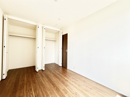 Q@P`Bed Room`  Sɂ͎[N[[bgIiĝm⏬͂AGߕ̂mȂǂƐڂ܂܂B  ԂLgpł܂ˁB