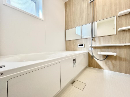 @Q`Bath Room`@L΂ē邱Ƃ\I̔MdȃoX^CłBqlƂꏏł\ȍLȂ̂ŁArOƂ͈ƑcR̂ЂƎy݂܂B