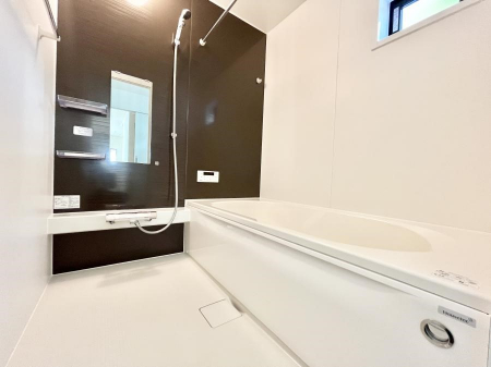 @`Bath Room`  ͋C̗ŖɌătbVB  @\tĂ̂ŗׂ̐@uŐ􂢏オ󕨂AJ̓VCCɂ邱Ƃ\łB