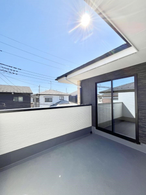 oRj[@`Balcony`  oRj[͉z݁Azc󕨂C悭Ƃł܂B  g₷JIȃoRj[łzՂ~蒍AoRj[tZ܂B  