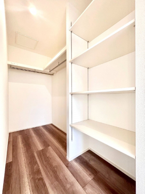 ̑@`Walk-in Closet`@KvȂ̂R[fBl[gꗗĊmFłAgxx⏀ZԂōςރEH[NCN[[bgݒu܂BƂ̒Ƃ֗Ȏ[Xy[XłB