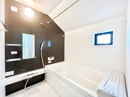 @`Bath Room`@͋C̗ŖɌătbVB@\tĂ̂ŗׂ̐@uŐ􂢏オ󕨂AJ̓VCCɂ邱Ƃ\łB