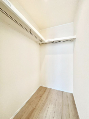 ̑@P`Walk-in Closet`@̗mĂVɂȂɂEH[NCN[[bgBmȊOɂAigȂƓdX[cP[XAXgbNiȂǉłЕtԂłB
