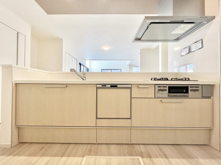Lb`@`Kitchen`@beރrOAȂLb`BƂ́Ał͂ȂA炵AKɂꏊBΊ̖A炬̓X̂߂ɁAŐV̐ݔEdl̗pB