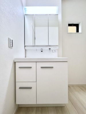 ʑEʏ@`Dressing Room`  FœꂳĂƁAXbLƐۂ܂B  ̗ɂ͂ՂƎ[Xy[XWI  ́AVv@\dāB