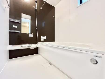 @P`Bath Room`  LXƂ͋C̗ǂoX[B  qlƈꏏɂCɓy݁Avöy[W܂؂ȏuԁB  X̔tbVłłB