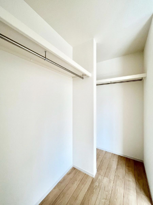 ̑@P`Walk-in Closet`@̗mĂVɂȂɂEH[NCN[[bgBmȊOɂAigȂƓdX[cP[XAXgbNiȂǉłЕtԂłB