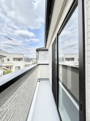 oRj[@`Balcony`  oRj[͉z݁Azc󕨂C悭Ƃł܂B  g₷JIȃoRj[łzՂ~蒍AoRj[tZ܂B  