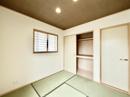 ̑ρ@`Japanese Room`  aʂȎԁA炩ȏt̂炩ȎA~͂̎炷zƂԁAoNɂĕ\ςʂȏꏊAƑ݂Ȃ̂Cɓ̋ԁB  
