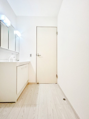 ̑@`Dressing Room`@FœꂳĂƁAXbLƐۂ܂B̗ɂ͂ՂƎ[Xy[XWIɃVvɐSn悭B