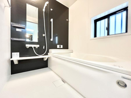 @`Bath Room`@ƑL΂ē邱Ƃ\I̔MdȃoX^CłBqlƂꏏł\ȍLȂ̂ŁArOƂ͈ƑcR̂ЂƎy݂܂B