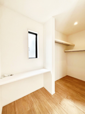 ̑@Q`Walk-in Closet`@̗mĂVɂȂɂEH[NCN[[bgBmȊOɂAigȂƓdX[cP[XAXgbNiȂǉłЕtԂłB