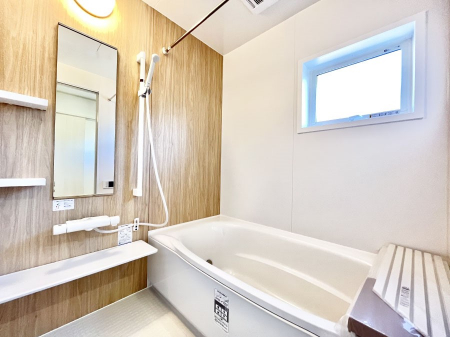 @`Bath Room`  LXƂ͋C̗ǂoX[B  qlƈꏏɂCɓy݁Avöy[W܂؂ȏuԁB  X̔tbVłłB
