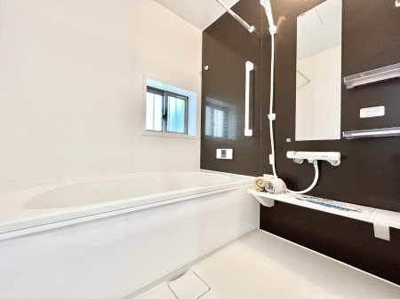 @Q`Bath Room`  t̃oX[B  z˂ޖ邢́A̓CǂgłB  ܂A@Ă܂B  CǍDłB