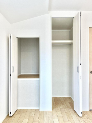 [@`Closet`@ǖʃN[[bg΃^XuKvȂAôȂXbLԂێł܂BꂽXy[XLɊpłBG߂̈ߗނ̕iȂǂՂ[o܂ˁ
