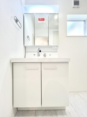 ̑@`Dressing Room`  FœꂳĂƁAXbLƐۂ܂B  ̗ɂ͂ՂƎ[Xy[XWI  ́AVv@\dāB