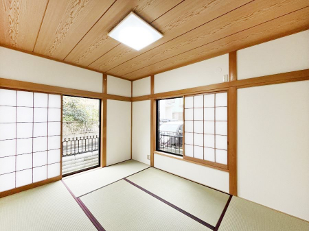 ̑ρ@`Japanese Room`@aʂȎԁA炩ȏt̂炩ȎA~͂̎炷zƂԁAoNɂĕ\ςʂȏꏊAƑ݂Ȃ̂Cɓ̋ԁB