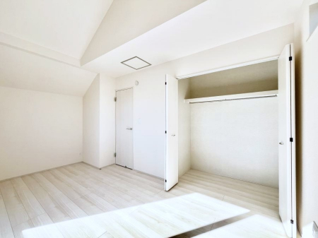 Q@Q`Bed Room`  Sɂ͎[N[[bgIiĝm⏬͂AGߕ̂mȂǂƐڂ܂܂B  ԂLgpł܂ˁB