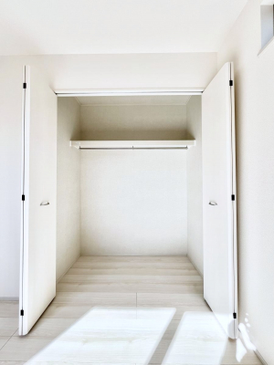 [@Q`Closet`@ǖʃN[[bg΃^XuKvȂAôȂXbLԂێł܂BꂽXy[XLɊpłBߗނ̕iȂǂՂ[o܂ˁ