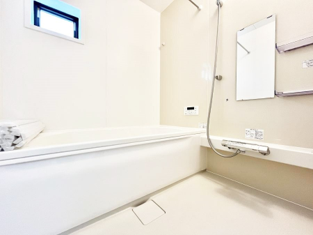 @`Bath Room`@L΂ē邱Ƃ\I̔MdȃoX^CłBqlƂꏏł\ȍLȂ̂ŁArOƂ͈ƑcR̂ЂƎy݂܂B