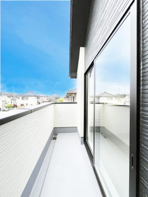 oRj[@`Balcony`  oRj[͉z݁Azc󕨂C悭Ƃł܂B  g₷JIȃoRj[łzՂ~蒍AoRj[tZ܂B  