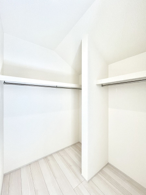 ̑@Q`Walk-in Closet`@̗mĂVɂȂɂEH[NCN[[bgBmȊOɂAigȂƓdX[cP[XAXgbNiȂǉłЕtԂłB