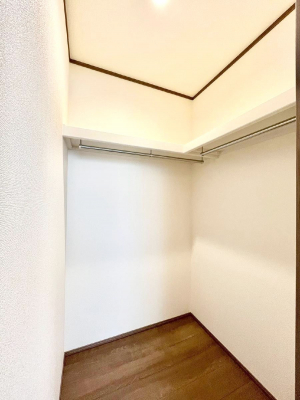 ̑@P`Walk-in Closet`@̗mĂVɂȂɂEH[NCN[[bgBmȊOɂAigȂƓdX[cP[XAXgbNiȂǉłЕtԂłB